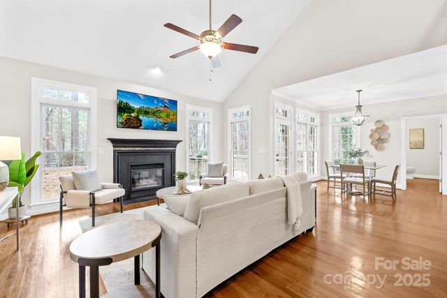 126 Lake Spring Loop, Mooresville, NC 28117