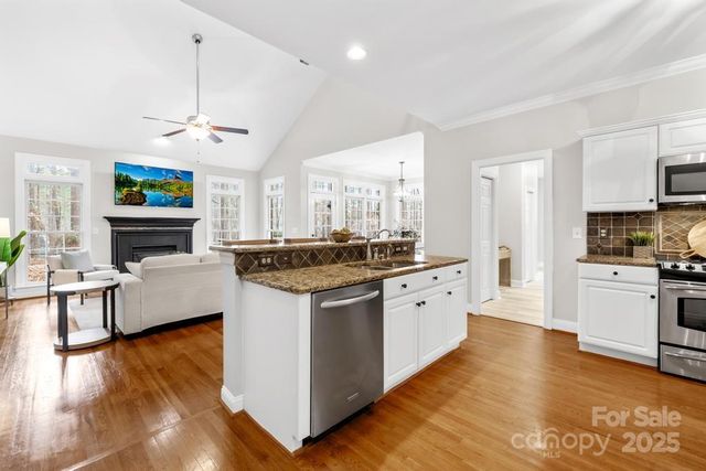 126 Lake Spring Loop, Mooresville, NC 28117