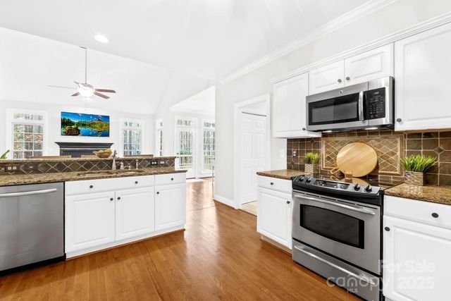 126 Lake Spring Loop, Mooresville, NC 28117