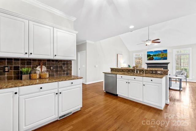 126 Lake Spring Loop, Mooresville, NC 28117