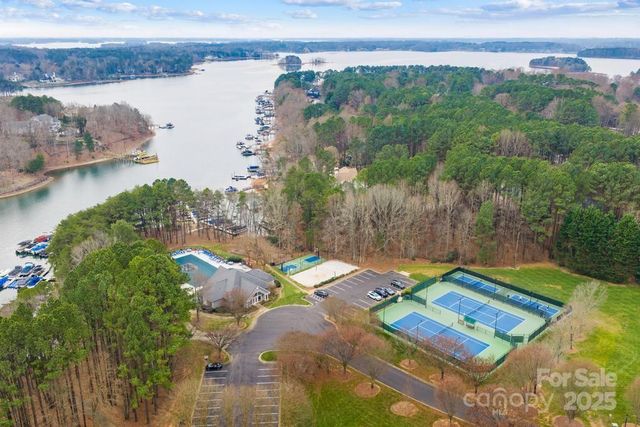 126 Lake Spring Loop, Mooresville, NC 28117