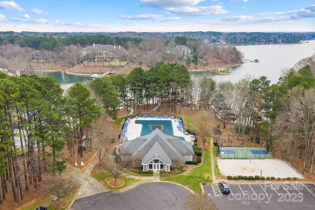 126 Lake Spring Loop, Mooresville, NC 28117