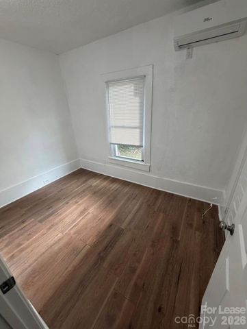 2416 Dundeen Street, Charlotte, NC 28216