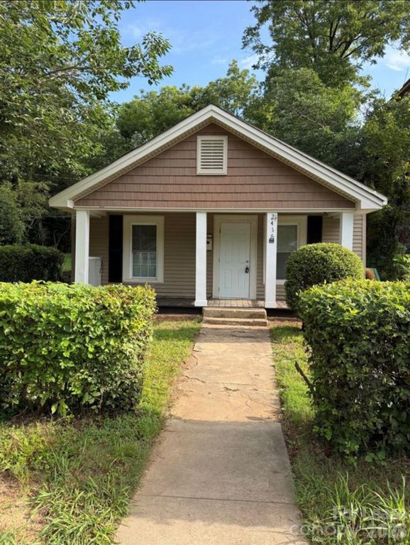 2416 Dundeen Street, Charlotte, NC 28216