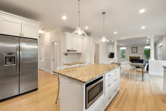 41 Chesterton Rd, Wellesley, MA 02481