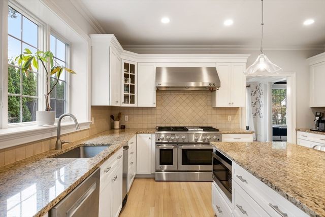 41 Chesterton Rd, Wellesley, MA 02481