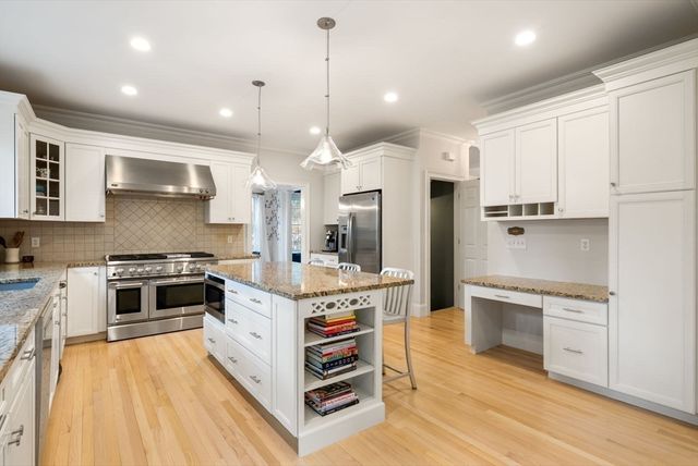 41 Chesterton Rd, Wellesley, MA 02481