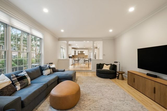 41 Chesterton Rd, Wellesley, MA 02481