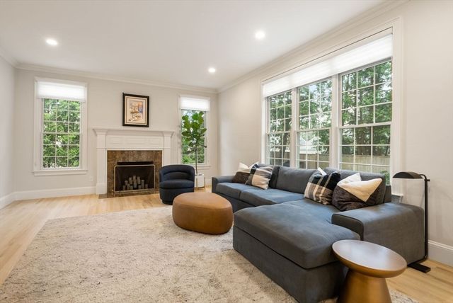 41 Chesterton Rd, Wellesley, MA 02481