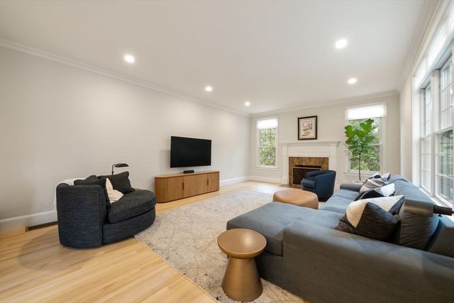 41 Chesterton Rd, Wellesley, MA 02481