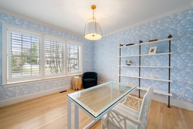 41 Chesterton Rd, Wellesley, MA 02481