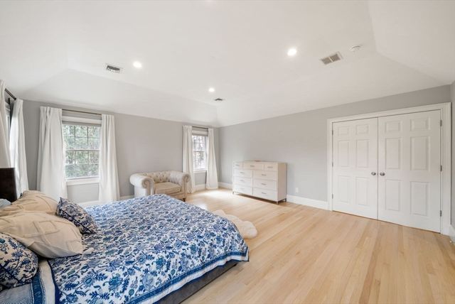 41 Chesterton Rd, Wellesley, MA 02481