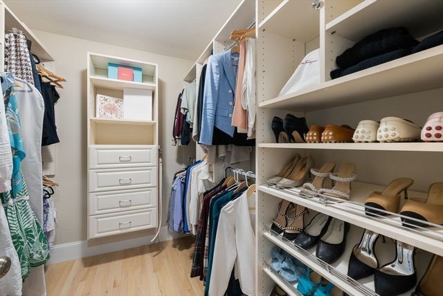 41 Chesterton Rd, Wellesley, MA 02481