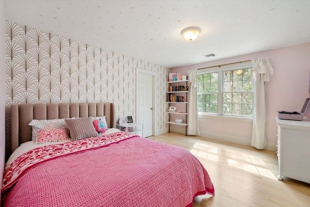 41 Chesterton Rd, Wellesley, MA 02481