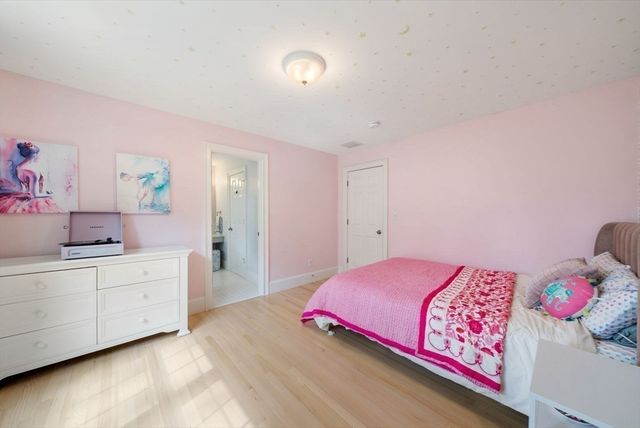 41 Chesterton Rd, Wellesley, MA 02481