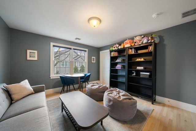 41 Chesterton Rd, Wellesley, MA 02481