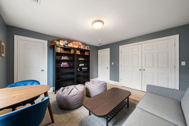 41 Chesterton Rd, Wellesley, MA 02481