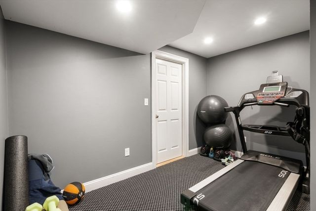 41 Chesterton Rd, Wellesley, MA 02481