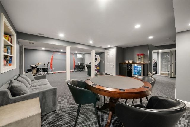 41 Chesterton Rd, Wellesley, MA 02481