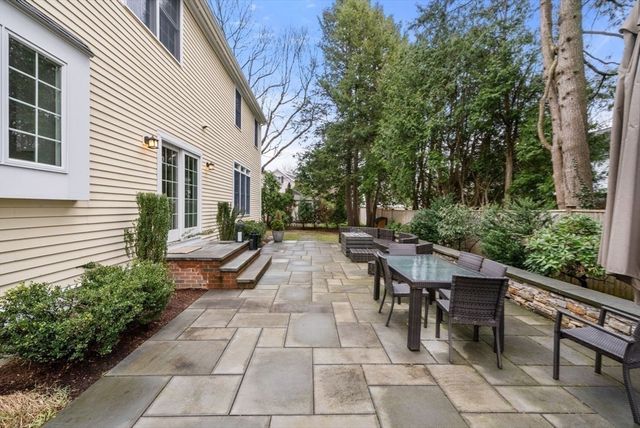 41 Chesterton Rd, Wellesley, MA 02481