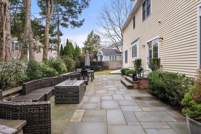 41 Chesterton Rd, Wellesley, MA 02481