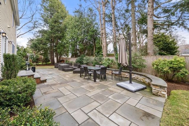 41 Chesterton Rd, Wellesley, MA 02481