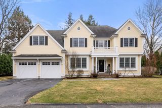 41 Chesterton Rd, Wellesley, MA 02481