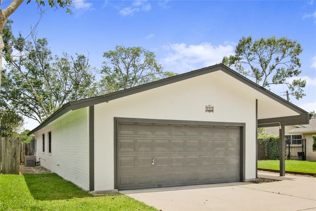 4431 Ravine Drive, Friendswood, TX 77546