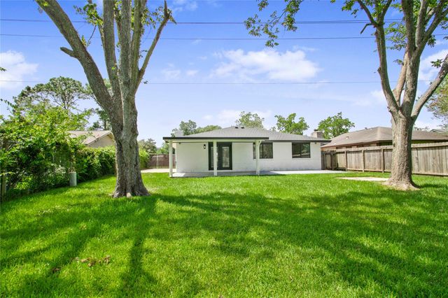 4431 Ravine Drive, Friendswood, TX 77546