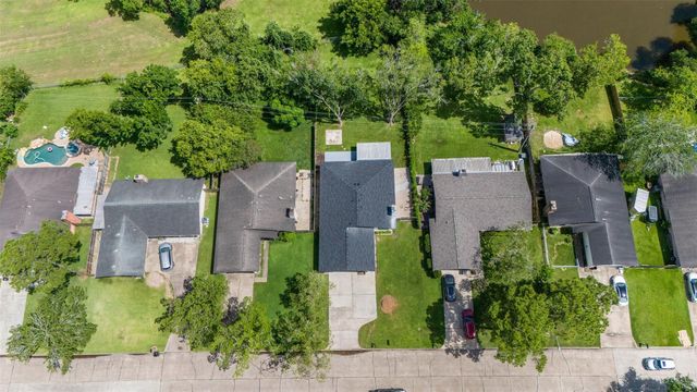4431 Ravine Drive, Friendswood, TX 77546