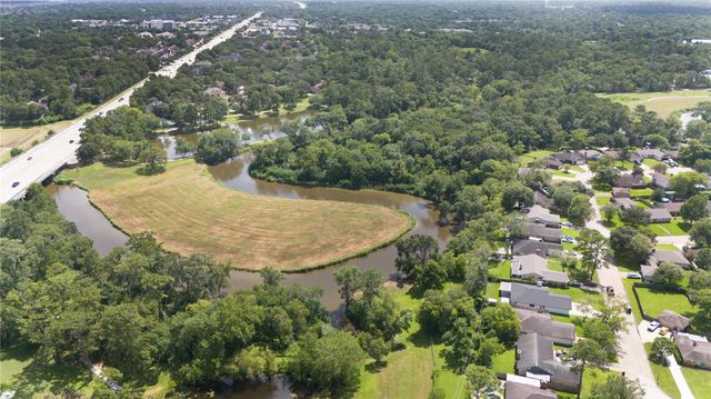 4431 Ravine Drive, Friendswood, TX 77546