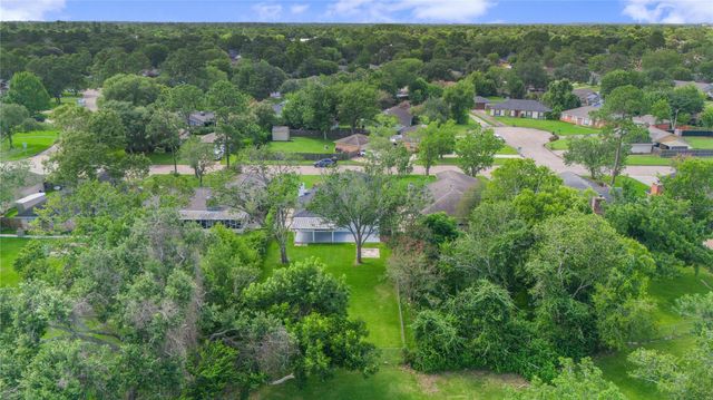 4431 Ravine Drive, Friendswood, TX 77546