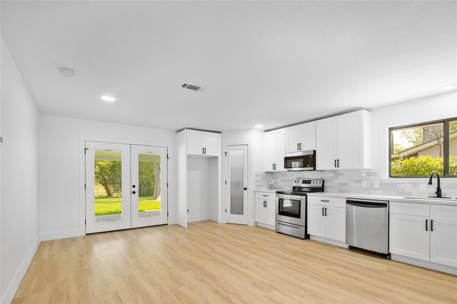 4431 Ravine Drive, Friendswood, TX 77546