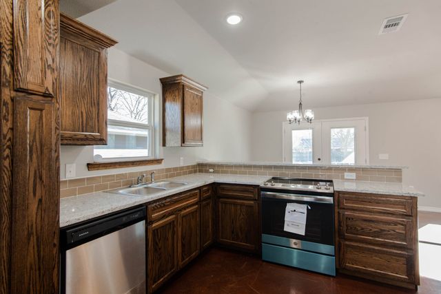 806 E 12th Street, Bonham, TX 75418