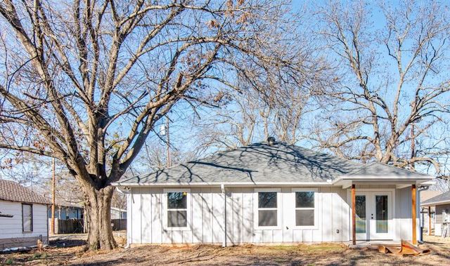 806 E 12th Street, Bonham, TX 75418
