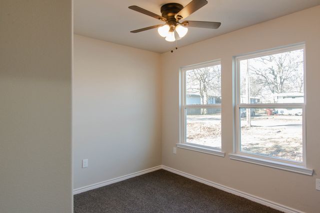 806 E 12th Street, Bonham, TX 75418