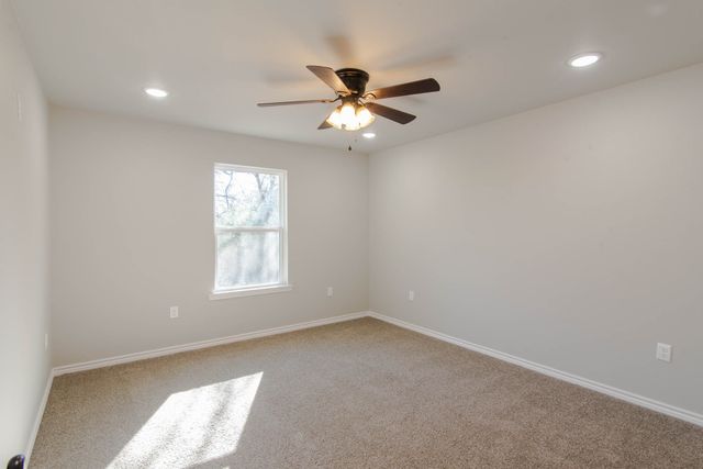 806 E 12th Street, Bonham, TX 75418