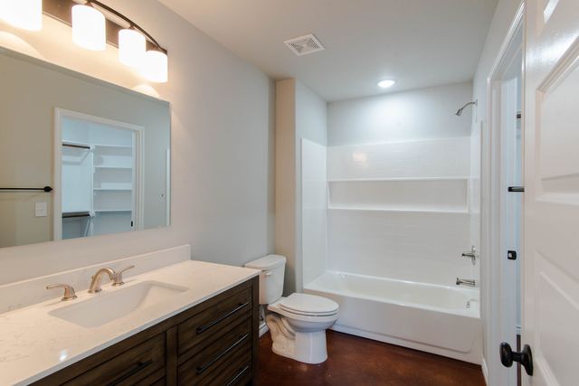 806 E 12th Street, Bonham, TX 75418