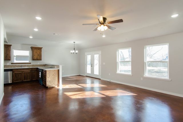 806 E 12th Street, Bonham, TX 75418