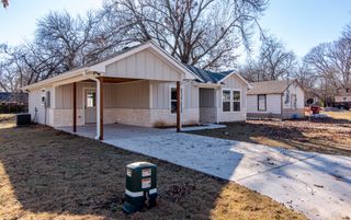 806 E 12th Street, Bonham, TX 75418