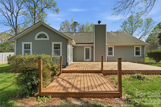 2909 Oakcroft Drive, Matthews, NC 28105