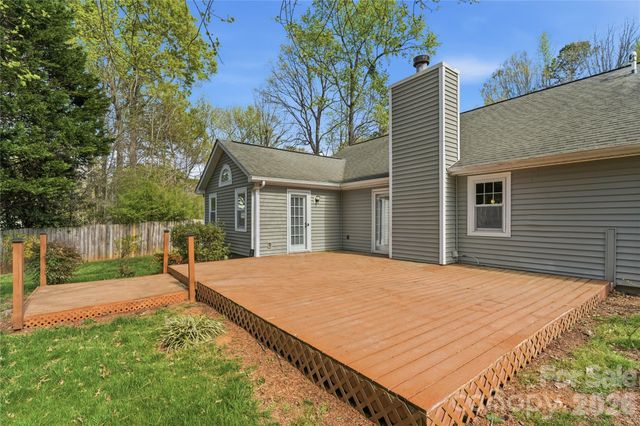 2909 Oakcroft Drive, Matthews, NC 28105