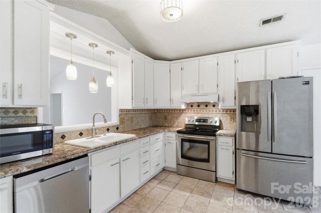 2909 Oakcroft Drive, Matthews, NC 28105