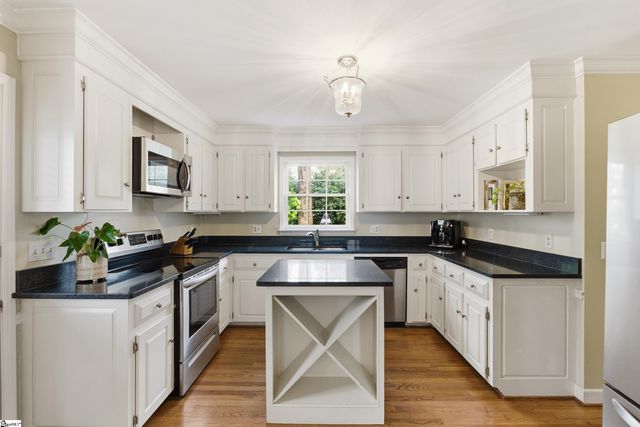 21 Oak Crest Court, Greenville, SC 29605