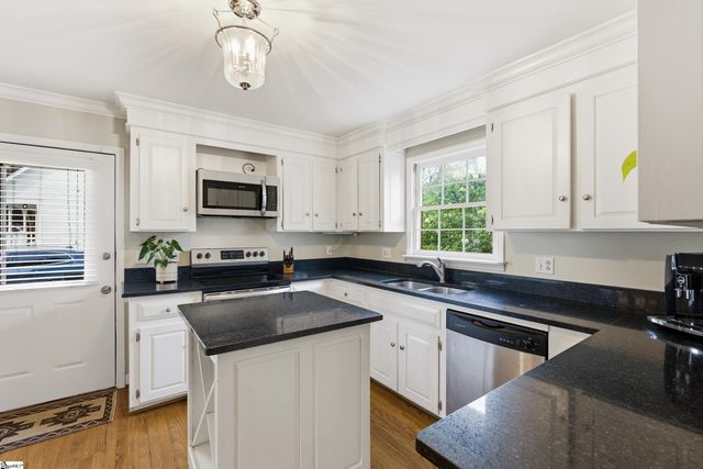 21 Oak Crest Court, Greenville, SC 29605