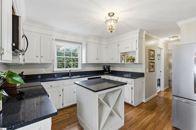 21 Oak Crest Court, Greenville, SC 29605