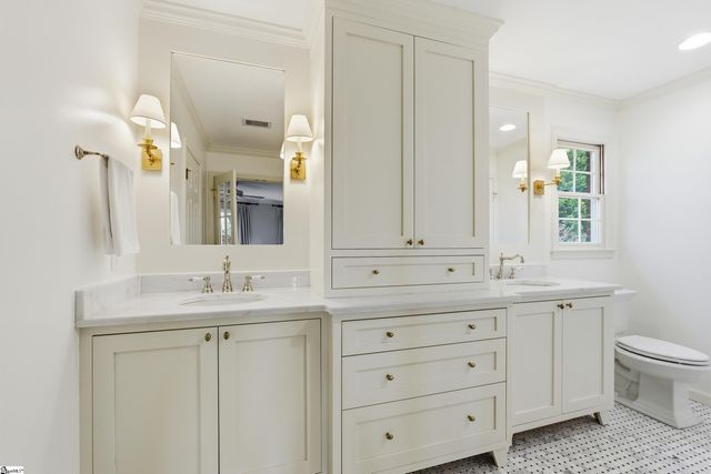 21 Oak Crest Court, Greenville, SC 29605