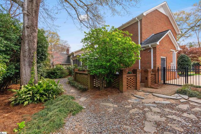 21 Oak Crest Court, Greenville, SC 29605