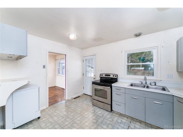 2818 Templeton Gap Rd, Colorado Springs, CO 80907