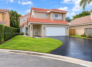 10024 NW 4th St, Plantation, FL 33324